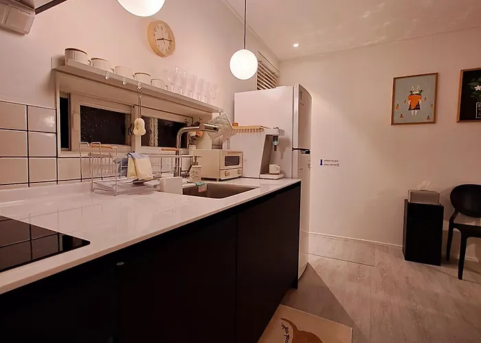 Gwangalli Yellow Door Apartment *